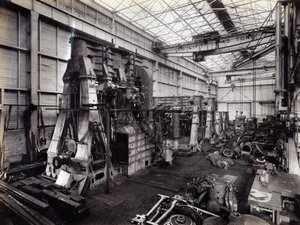 Número de astillero 647, Baikal. Mostrando los motores principales del rompehielos transbordador de trenes Baikal siendo ensamblados en el Taller de Montaje, 1896